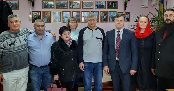 Советник посольства Молдовы встретился в Нефтеюганске с соотечественниками.