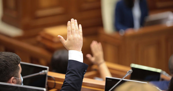 Парламент ратифицировал Соглашение о макрофинансовой помощи ЕС. Фото Point.md.