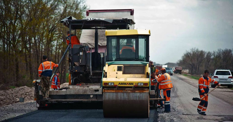 Întârzieri pe șantierele de drumuri: Constructorii au fost taxați cu peste 10 milioane de euro.