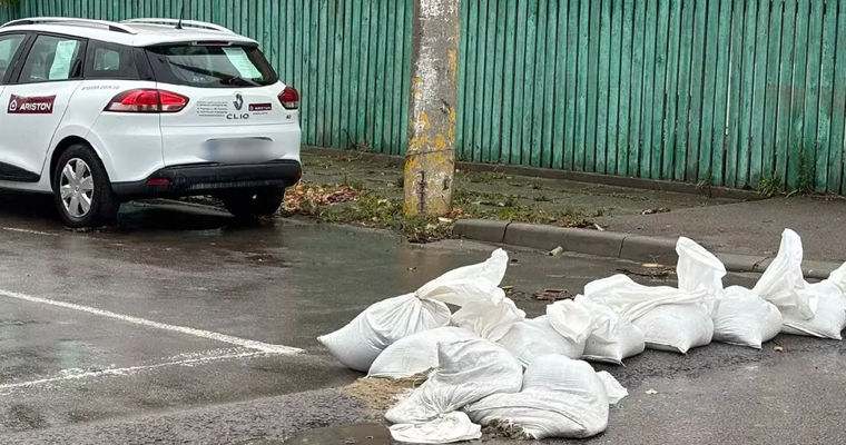 В Констанце украли мешки с песком, выставленные против наводнений.