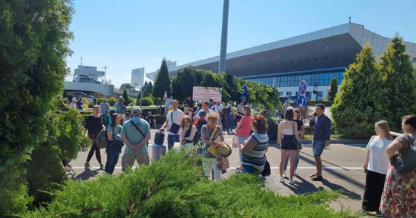 В Кишиневе зарегистрировано 3 сообщения о бомбах: неизвестный требовал ...