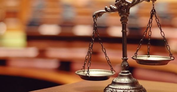 Avocat, în judecată pentru neachitarea poliței de asigurare medicală. Foto: justice.ro