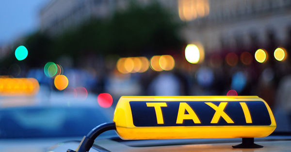 Отсутствие таксометра в салоне автомобиля, который занимается пассажироперевозками, будет наказываться штрафом и изъятием номерных знаков.