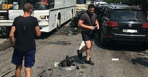 В Запорожской области колонна автобусов, которая везла отдыхавших с курортов, попала в ДТП. 