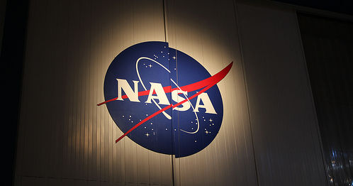NASA показало девять мест на Луне, куда могут высадиться астронавты в 2026 году.