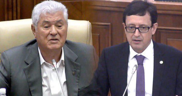 Лидер ПКРМ Владимир Воронин и министр финансов Октавиан Армашу.