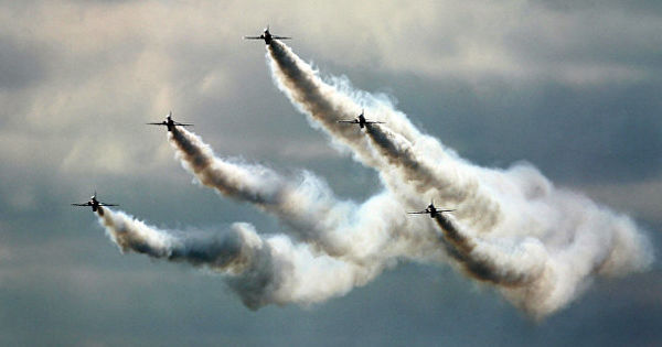 Британия продаст базу пилотов Red Arrows из-за экономии.