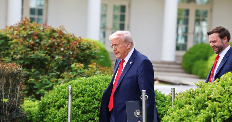 Trump plănuiește să convingă peste 70 de țări să izoleze economia Chinei.