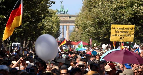 В Берлине проходит многотысячная акция протеста против ограничительных мер.