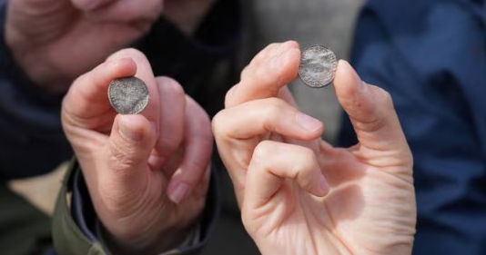 В Норвегии случайно нашли рекордную коллекцию монет эпохи викингов.