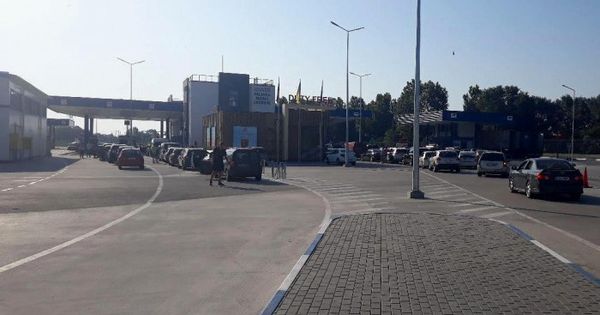 Затруднено движение через некоторые пункты пересечения границы.