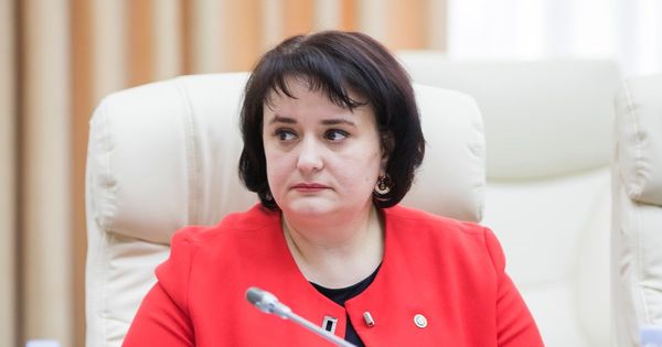 Думбрэвяну: Призываю "профессионалов" воздержаться от манипуляций.