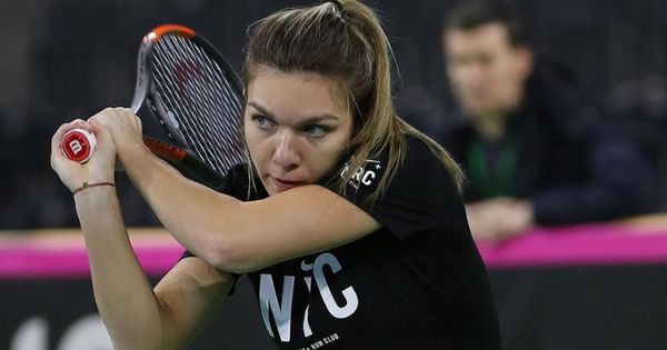 Halep a semnat cu Nike, doar după ce s-a consultat cu avocaţii. Foto: DigiSport