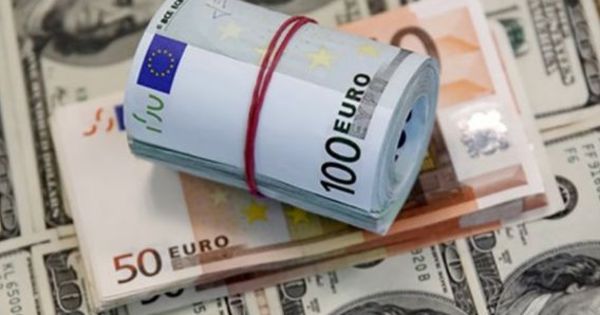 Евро и доллар подешевеют по отношению к лею.