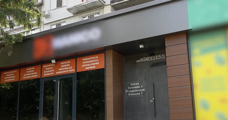 В Кишиневе предприниматель заблокировал главный вход в дом и объявил его частной собственностью.