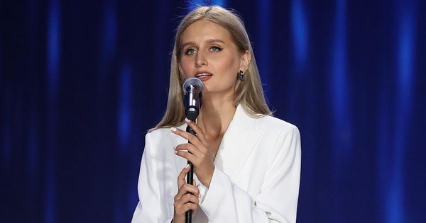 Премию телеканала «МИР» «Песня- путь к Содружеству» получила Лидия Исак из Молдовы.