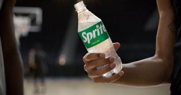 Sprite откажется от фирменных зеленых бутылок ради экологии.