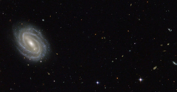 Cercetătorii au descoperit o galaxie fără materie neagră, iar asta îi derutează maxim.