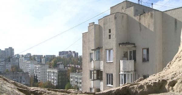 Землетрясение не затронуло дом на Рышкановке, пострадавший от взрыва.