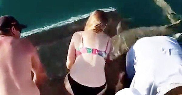 Женщину доставили в больницу. Врачи диагностировали повреждение связок и трещину в кости.