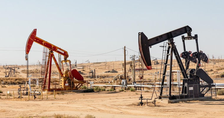 Prețurile mondiale la petrol au crescut brusc pe fondul schimbului de lovituri între Israel și Iran.