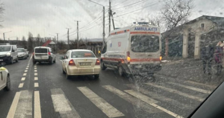 ДТП в Ватре: водитель сбил женщину с ребенком на пешеходном переходе.