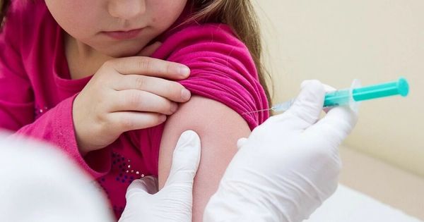 Минздрав Молдовы рассматривает возможность вакцинации детей от COVID-19.