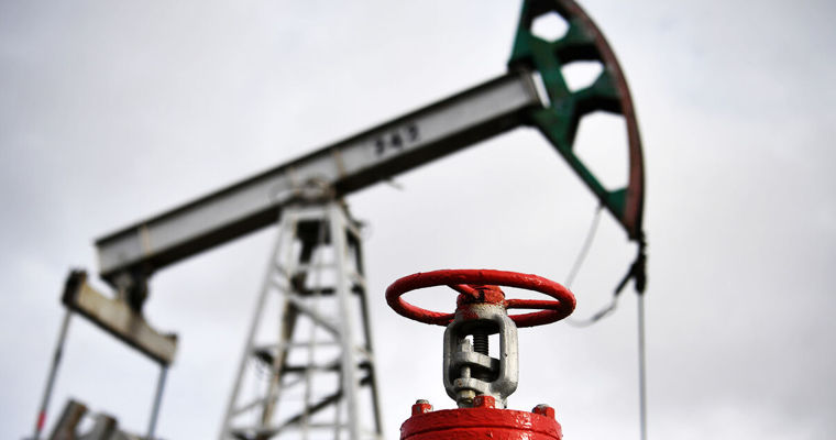 США назвали условие снятия санкций с нефтяного сектора России.