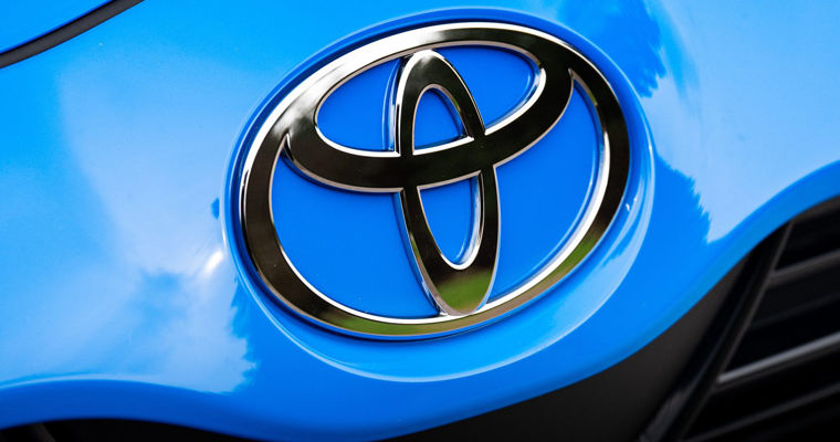 Toyota продала рекордное количество машин за год.