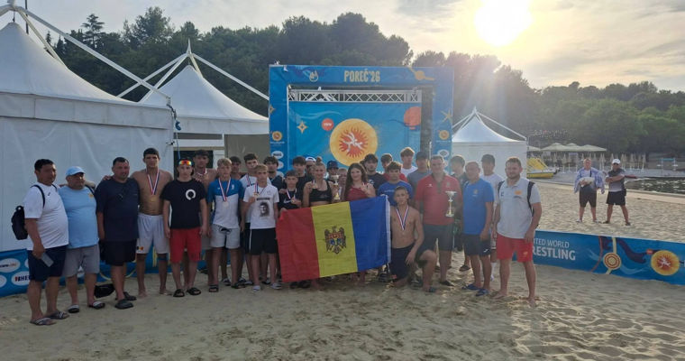 Сборная Молдовы заняла второе место на чемпионате Европы по пляжной борьбе U20.