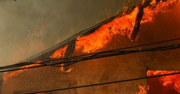 В Комрате неизвестные подожгли нежилой дом.