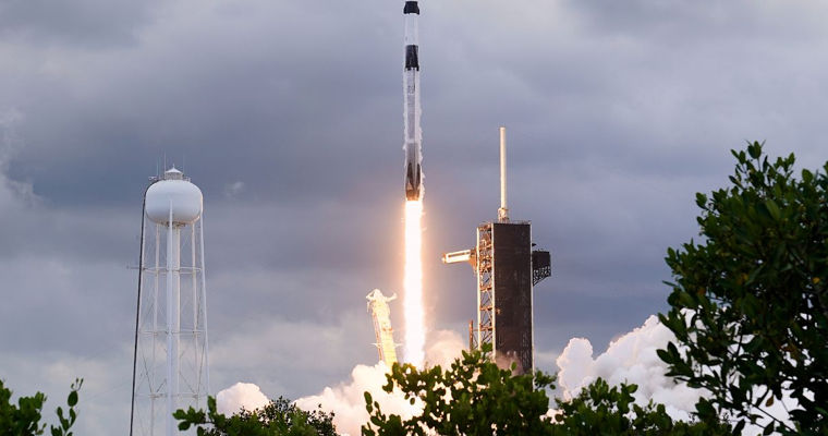 SpaceX доставила новый экипаж на МКС всего через 15 часов после старта.