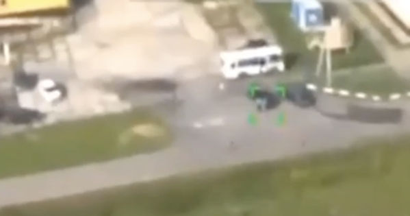 В Сети появилось видео, на котором запечатлен момент взрыва в Брянской области.