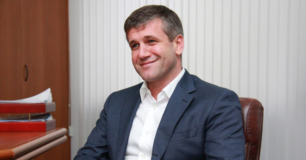 Бывшего главу СИБ Ботнаря отправили под домашний арест.