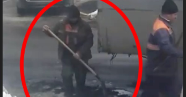 Cum comentează Primăria lucrul de mântuială: Asfalt în băltoace. Foto: realitatea.md