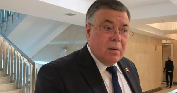 Депутат Юрие Реница.