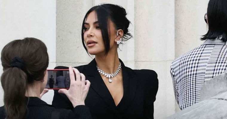 Kim Kardashian i-a iertat pe hoții care i-au furat bijuterii în valoare de 7,5 milioane de lire sterline.