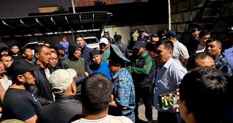 В ходе беспорядков в Бишкеке в ночь на 18 мая пострадали 29 человек.