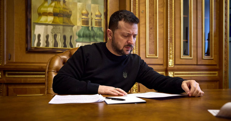 Зеленский подписал закон о мобилизации с 25 лет.