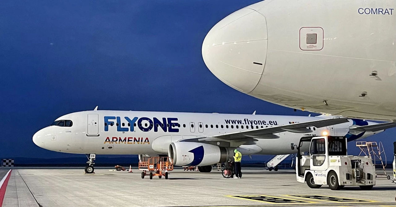 Flyone armenia билеты. Flyone Armenia. Fly one Armenia. 5f Армения авиакомпания. Самолет компания Армения.