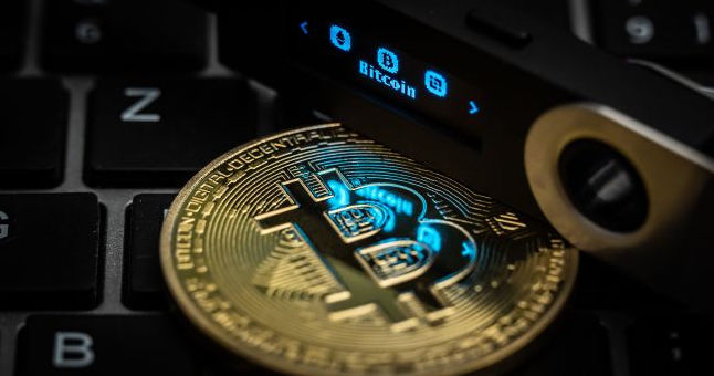 Биткойн обвалился до 105 тысяч долларов.