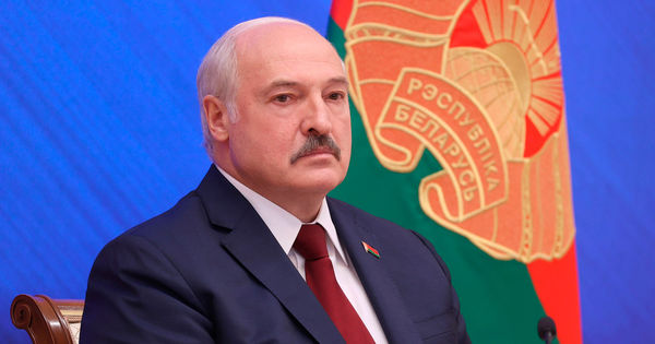 Лукашенко назвал COVID-19 лекарством от онкологических заболеваний.
