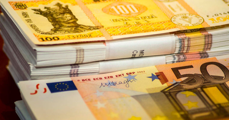 Dealerii valutari anticipează întărirea leului moldovenesc.