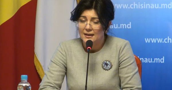 Silivia Radu anunță marea luptă cu gropile din Chișinău