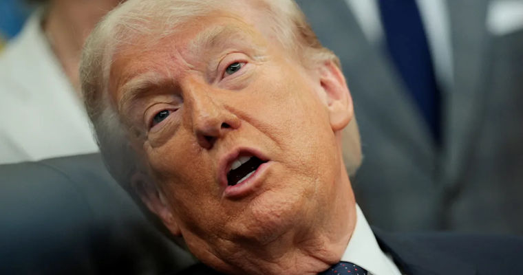 Trump amenință că va crește taxele vamale pentru produsele europene, dacă UE nu își va reduce tarifele.