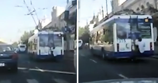 Подростка застали за опасным развлечением в центре столицы.