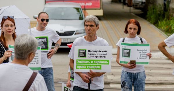 У Бельцкого инспектората полиции прошла манифестация экс-наркоманов.