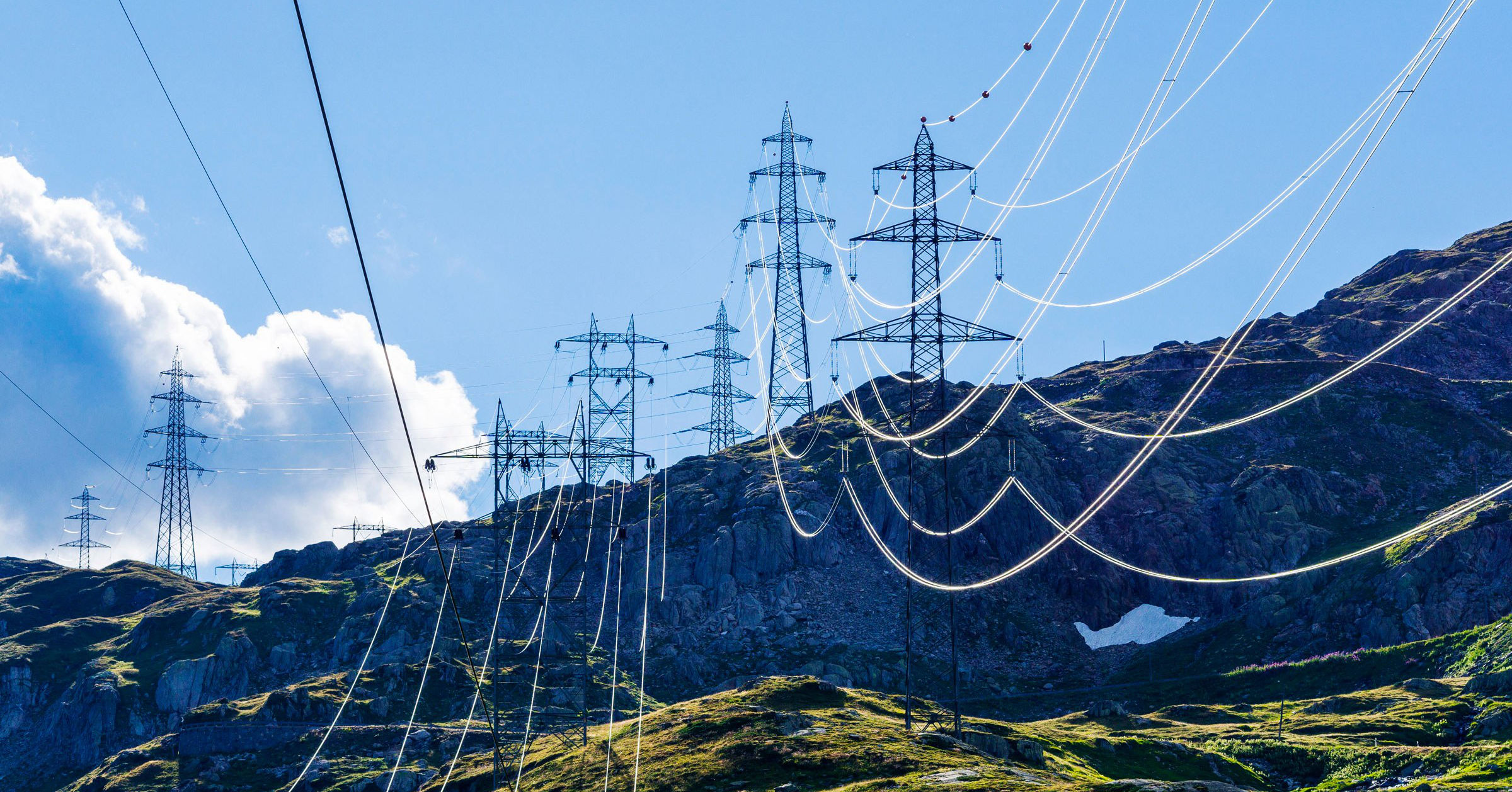 Электроэнергия 2015 год. Линии электропередач. Высоковольтные линии в горах. ЛЭП фото. Электричество фон.