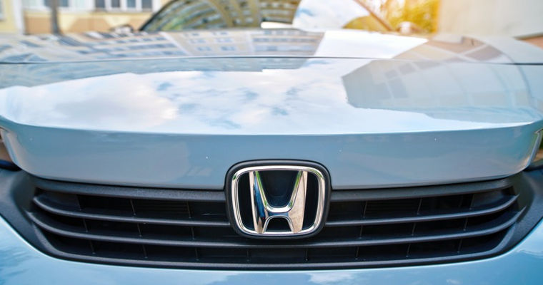 Honda a ajuns în centrul unui mare scandal: Timp de 14 ani a vopsit mașinile cu email de calitate slabă.