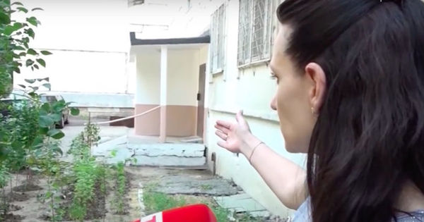 Очевидцы рассказали о падении девочки с восьмого этажа многоэтажки.